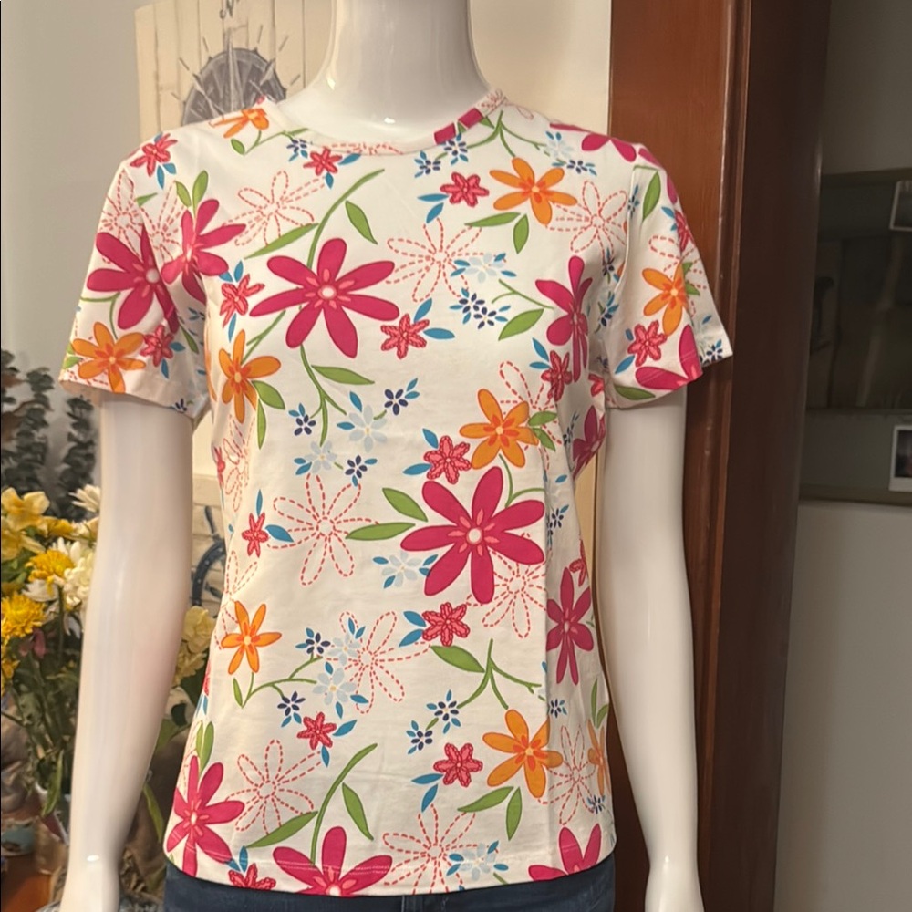 NWT northern reflections size small Floral Print Women's Top